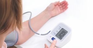 วิธีลดความดันโลหิตอย่างรวดเร็วที่บ้านอย่างปลอดภัย