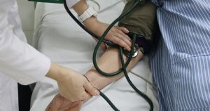 ทำไมคนอายุน้อยถึงเป็นความดันโลหิตสูง? สาเหตุที่คุณอาจไม่รู้